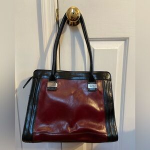Giani Bernini Purse. Zipper Snaps at Ends. Black and Maroon.